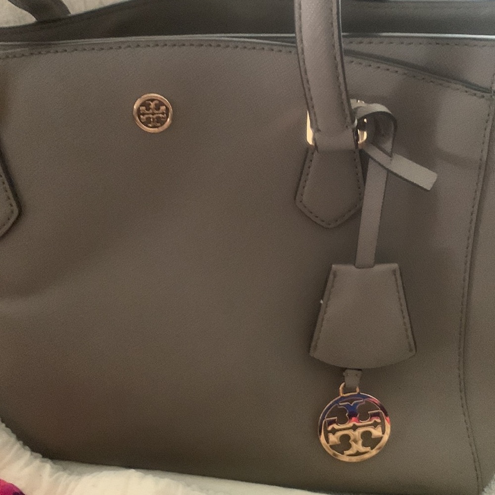 Tory Burch purse in good condition I believe it is grayish in tone look at pics